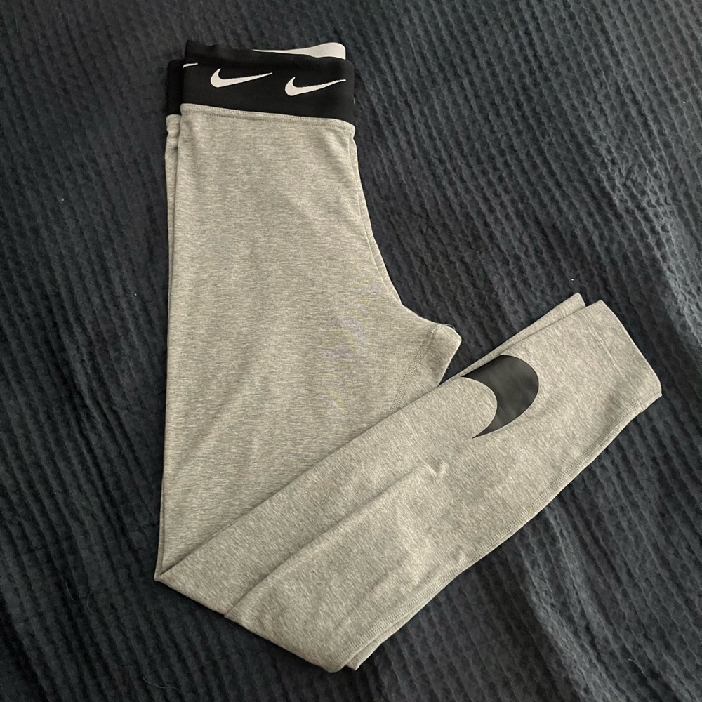 Nike Black and Gray Athletic Leggings with Stretch Fabric